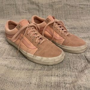 Women’s pink suede vans